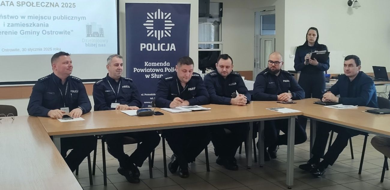 Policjanci debatowali w Ostrowitem