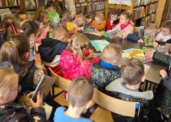 Przedszkolaki w młodojewskiej bibliotece