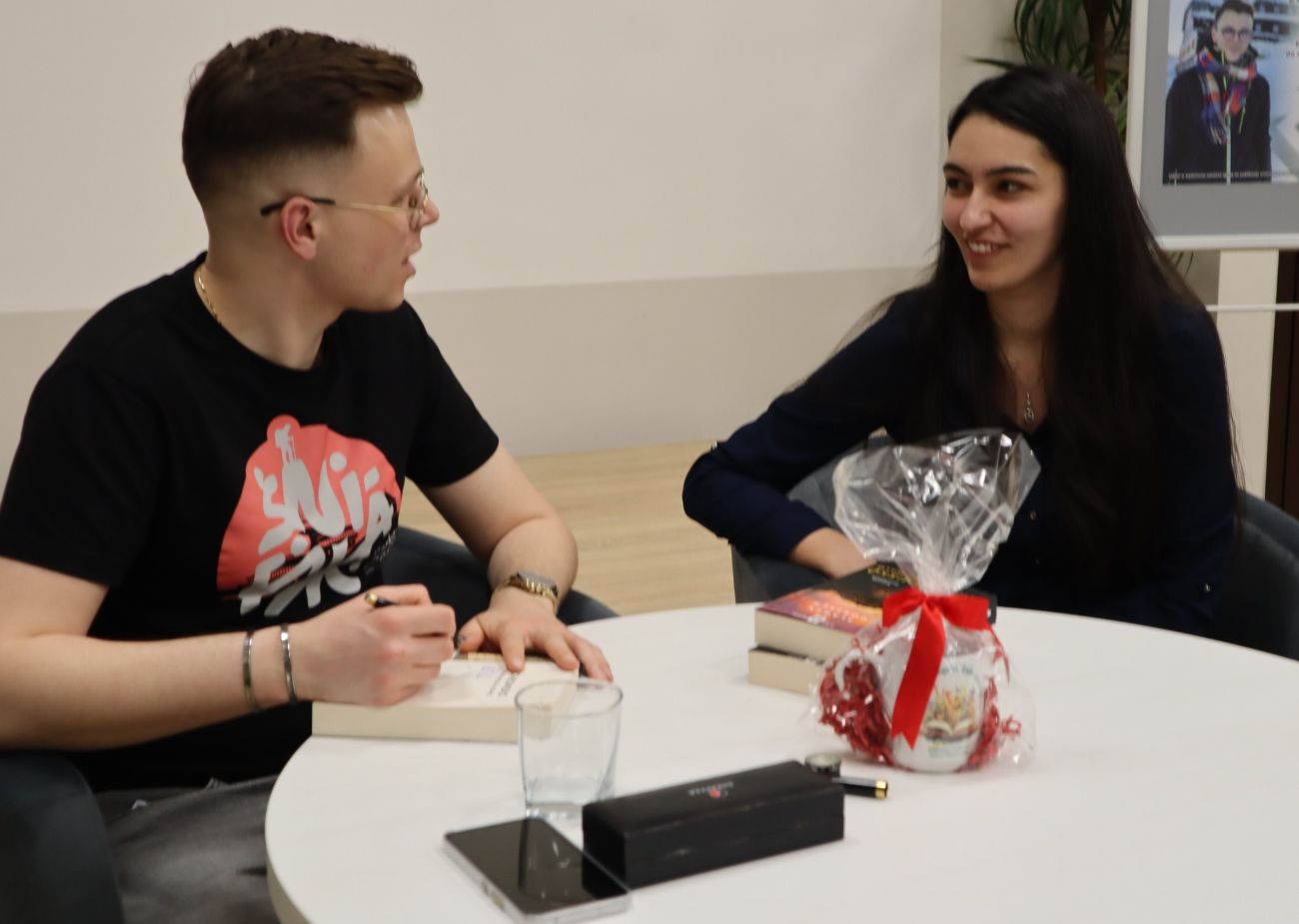 Pełna sala, fascynujące opowieści i długa kolejka po autografy