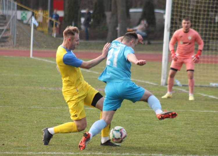 Samobój daje lidera