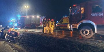 Byli uwięzieni w samochodzie