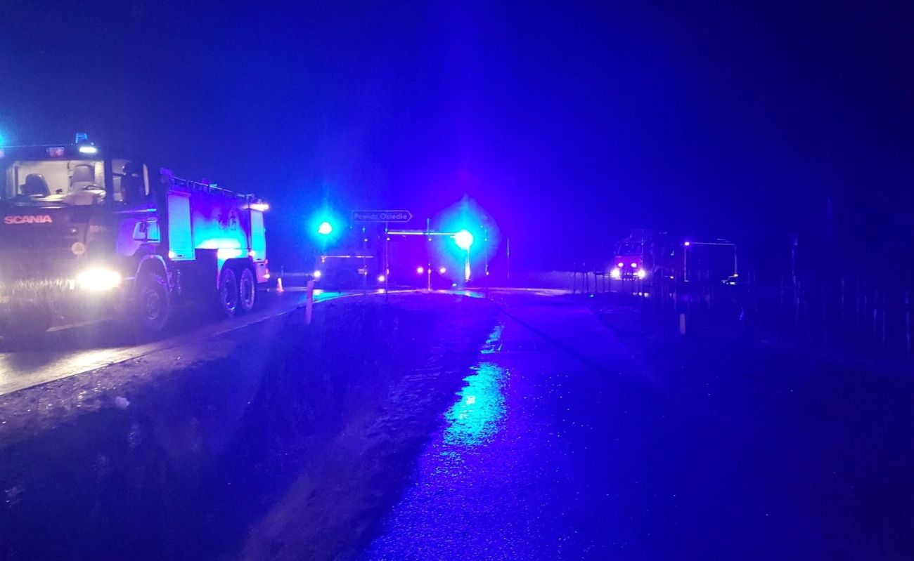 Byli uwięzieni w samochodzie