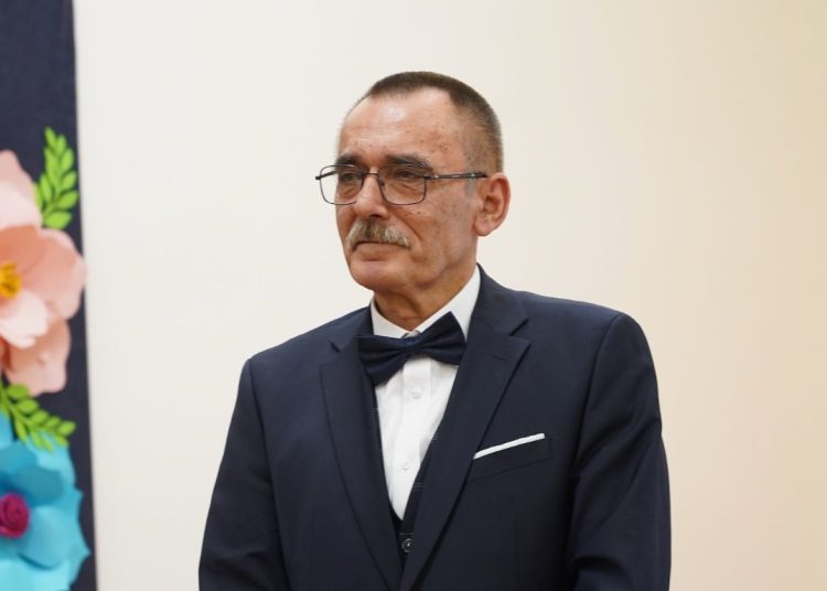 Szkołę dostałem nową i zostawiam nową