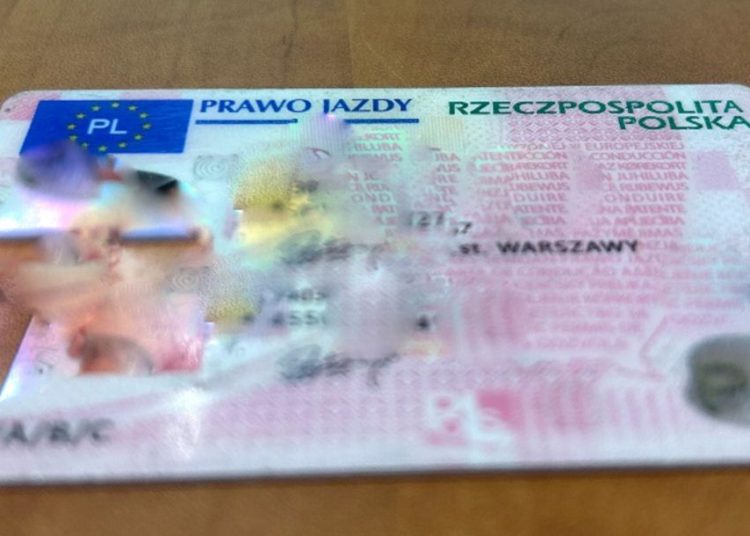 W okolicy: Za 5 tysięcy kupił prawo jazdy