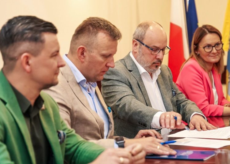 Gmina przejęła od powiatu drogę. Wybuduje tam ścieżkę