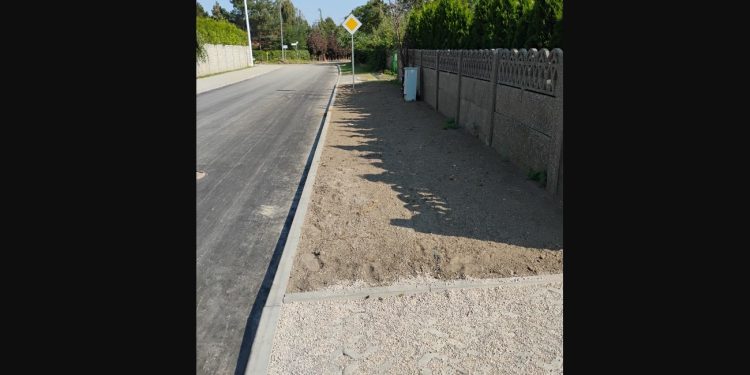 Zabrakło materiału czy pomysłu? „Aż prosi się, żeby położyć tam chodnik”