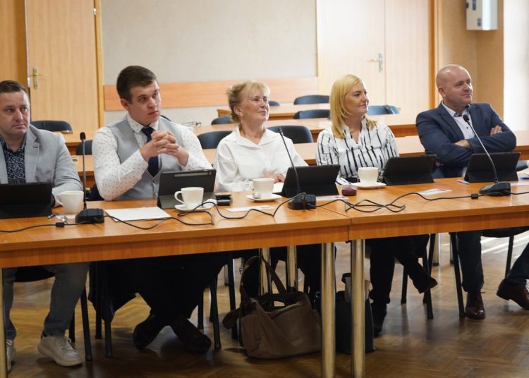 To może zablokować budowę farmy w Ostrowie. Klub radnych złożył projekt uchwały