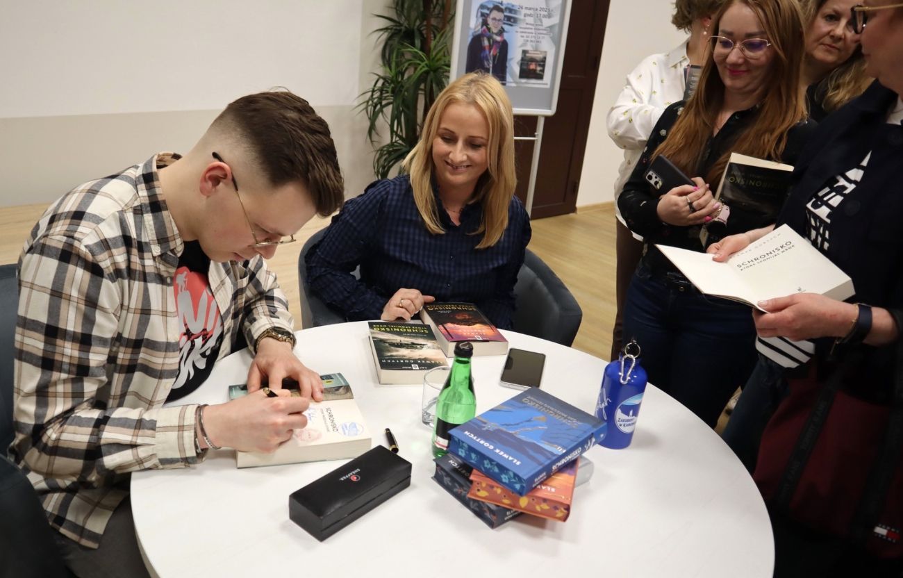 Pełna sala, fascynujące opowieści i długa kolejka po autografy