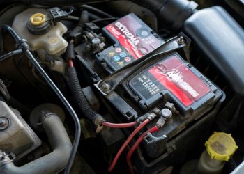 Ile kosztuje wymiana akumulatora w 2025 roku? Ceny, modele i porady