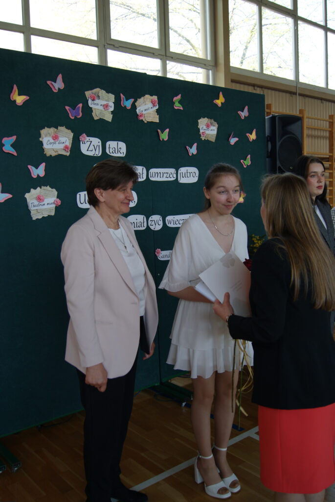 „Ucz się tak, jakbyś miał żyć wiecznie”. Dzień Absolwenta w LO