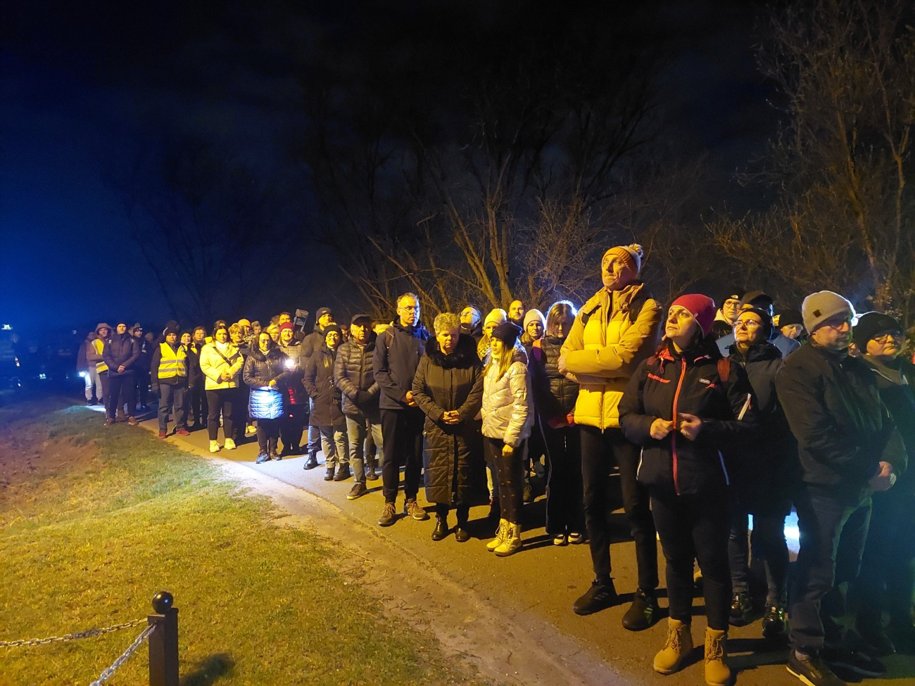 Zimno ich nie odstraszyło. Tłum wiernych na Drodze Krzyżowej wokół jeziora