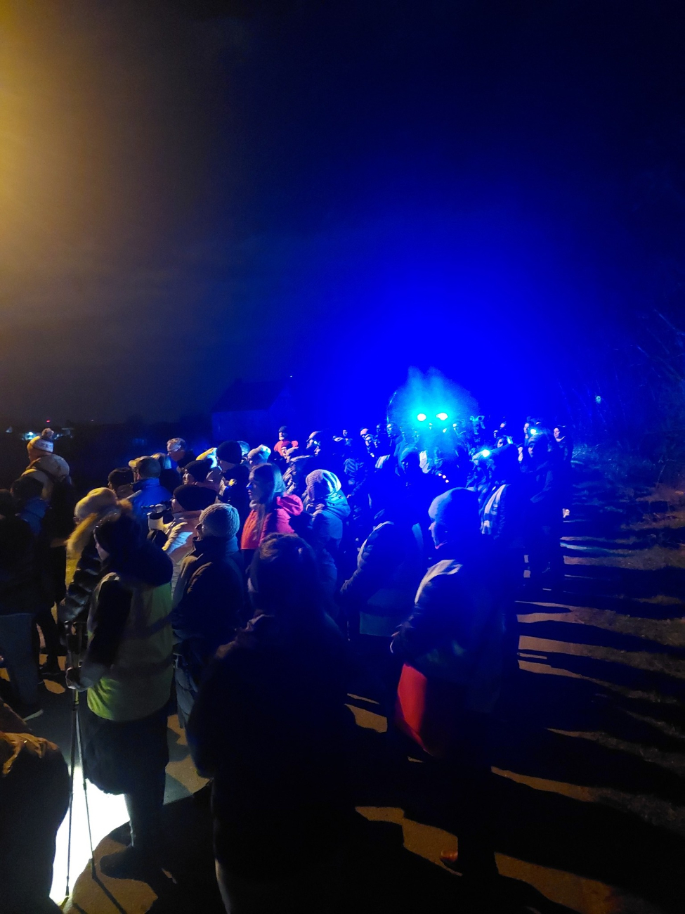 Zimno ich nie odstraszyło. Tłum wiernych na Drodze Krzyżowej wokół jeziora