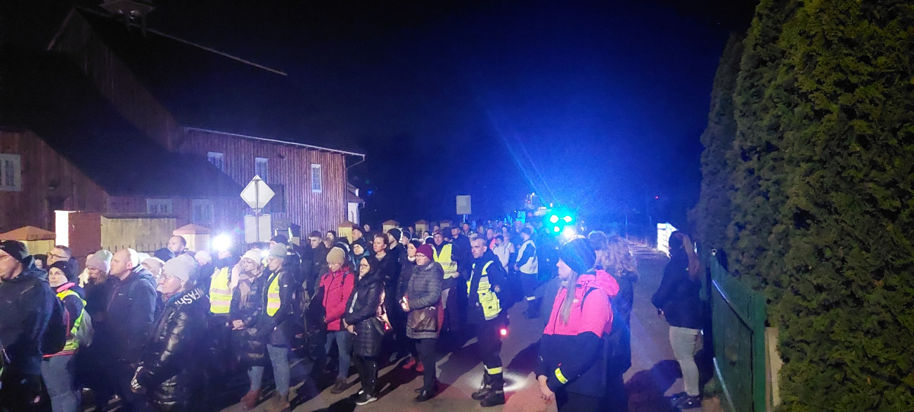 Zimno ich nie odstraszyło. Tłum wiernych na Drodze Krzyżowej wokół jeziora