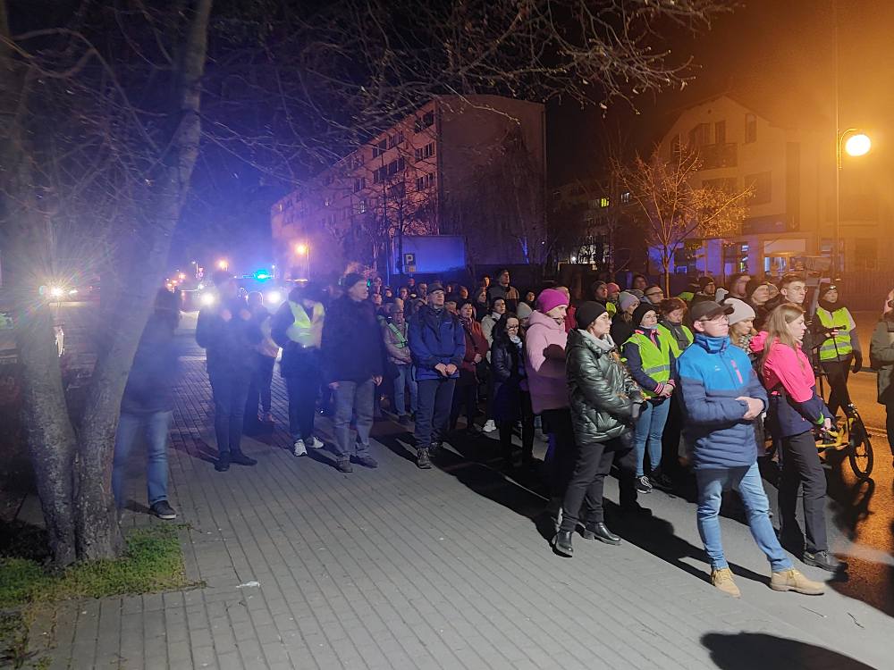 Zimno ich nie odstraszyło. Tłum wiernych na Drodze Krzyżowej wokół jeziora