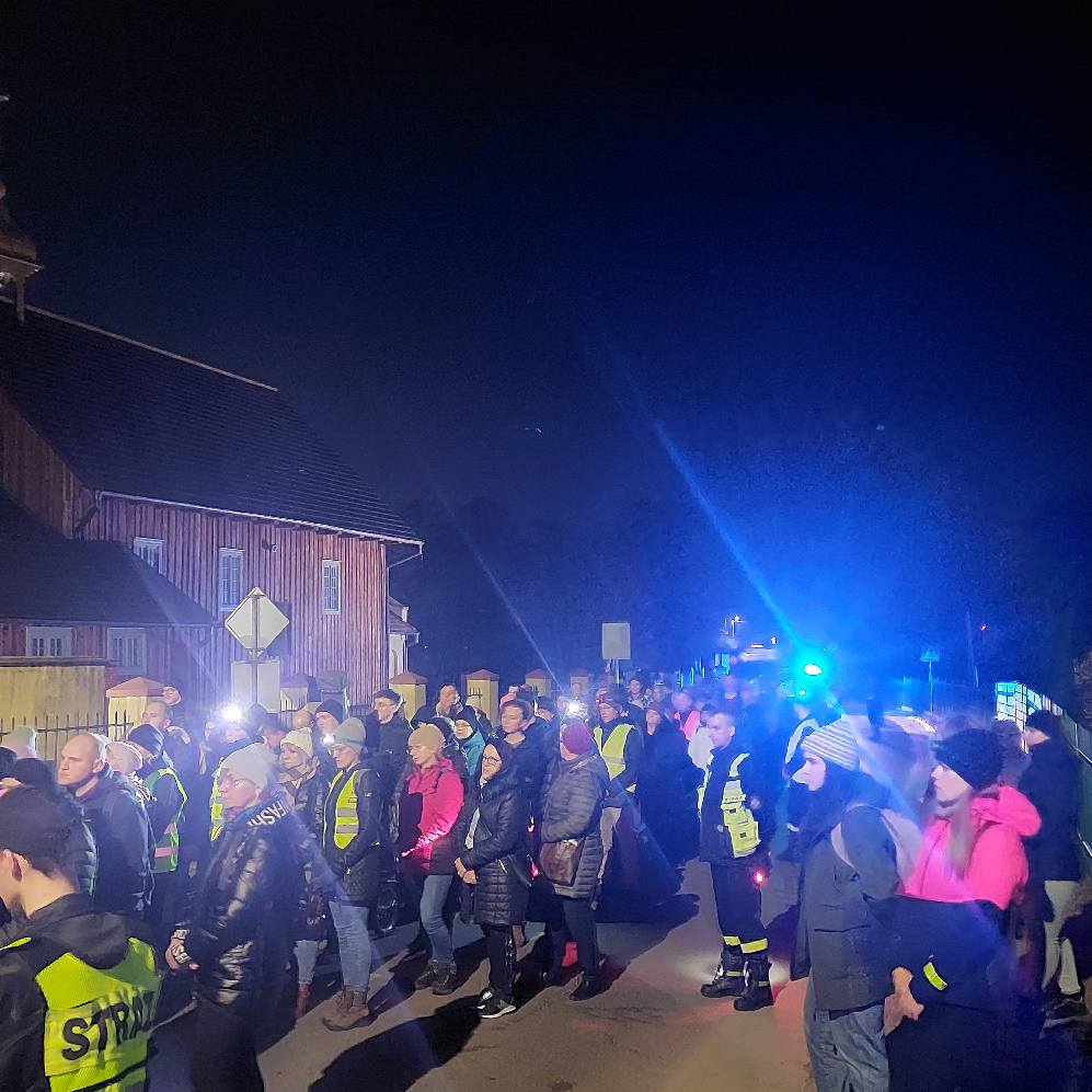 Zimno ich nie odstraszyło. Tłum wiernych na Drodze Krzyżowej wokół jeziora