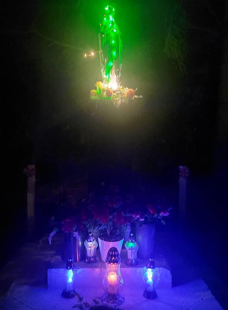 Zimno ich nie odstraszyło. Tłum wiernych na Drodze Krzyżowej wokół jeziora