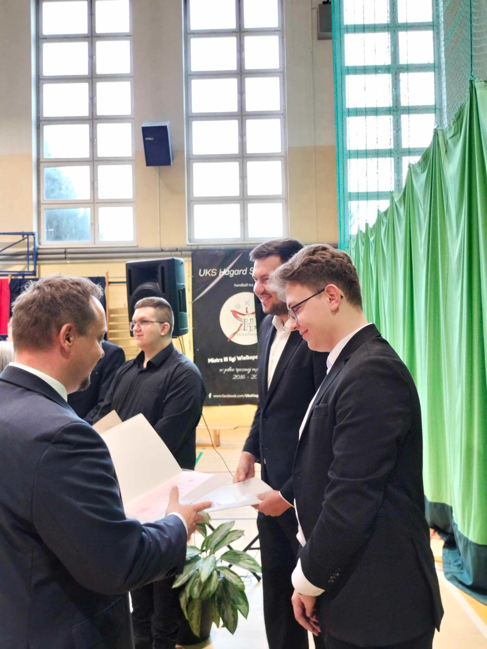 Absolwenci ze Strzałkowa pożegnali się ze szkołą ZDJĘCIA