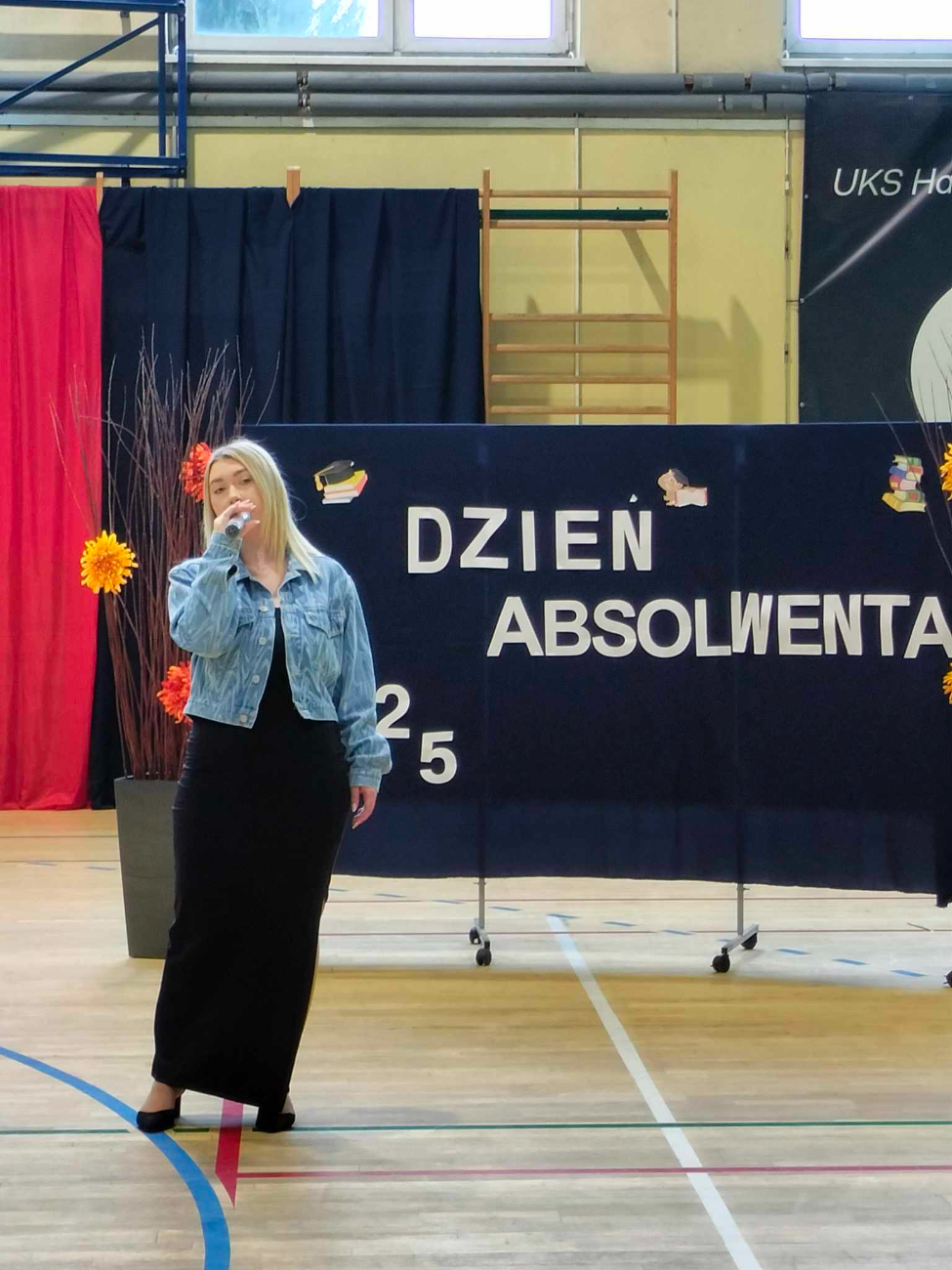 Absolwenci ze Strzałkowa pożegnali się ze szkołą ZDJĘCIA