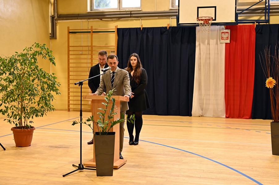 Absolwenci ze Strzałkowa pożegnali się ze szkołą ZDJĘCIA