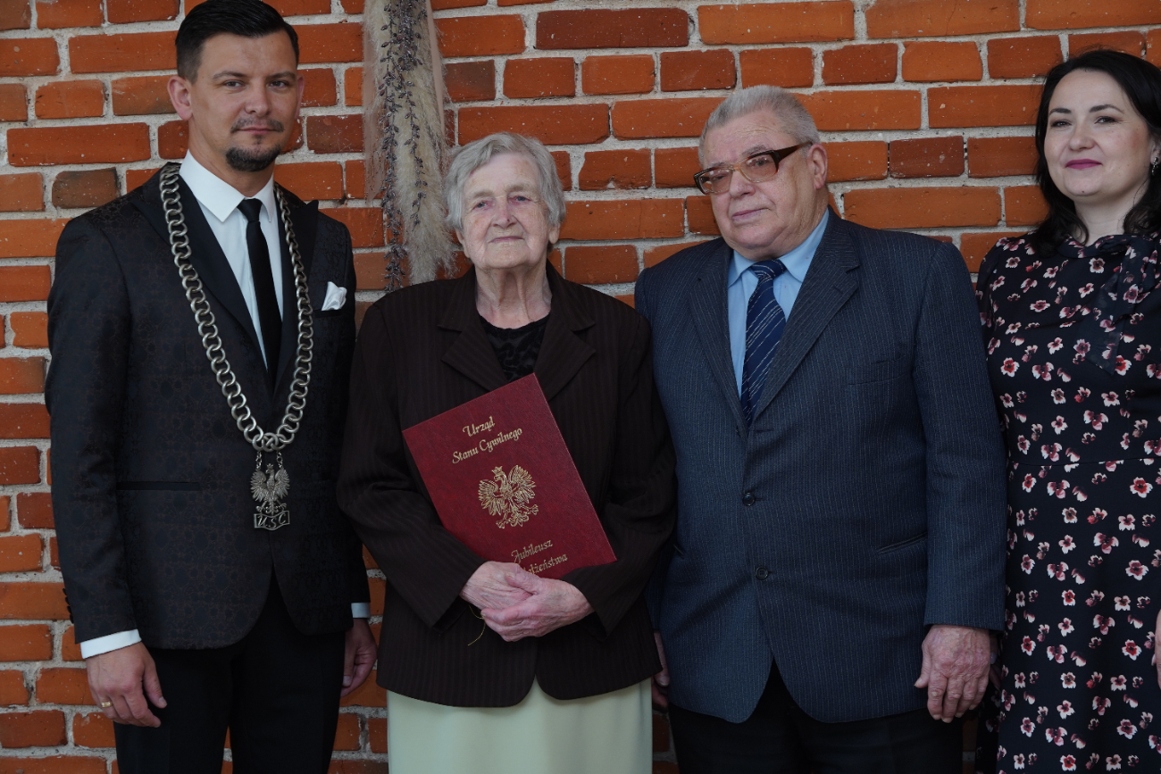 Świętowali piękne jubileusze. Złote, Szmaragdowe i Diamentowe Gody w Ostrowitem