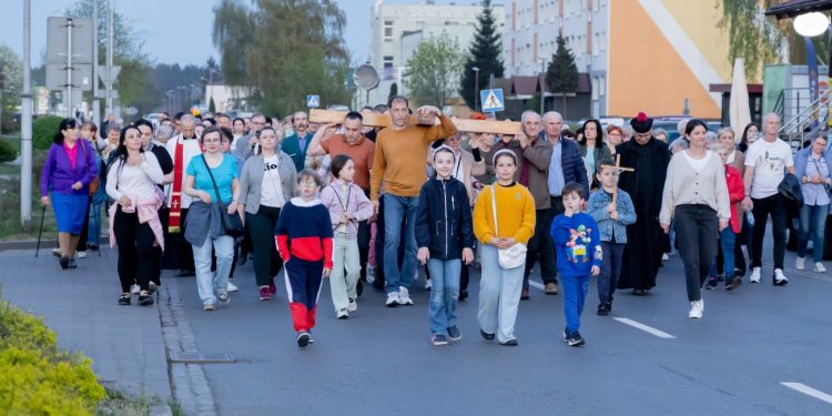 Droga Krzyżowa ulicami Słupcy. Zobacz zdjęcia