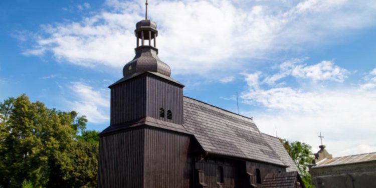 Powiat przekaże pieniądze czterem parafiom