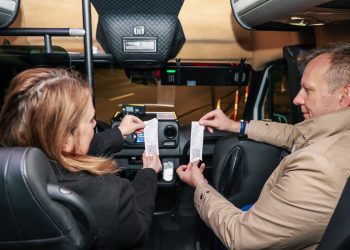 Pyta o dodatkowe połączenia