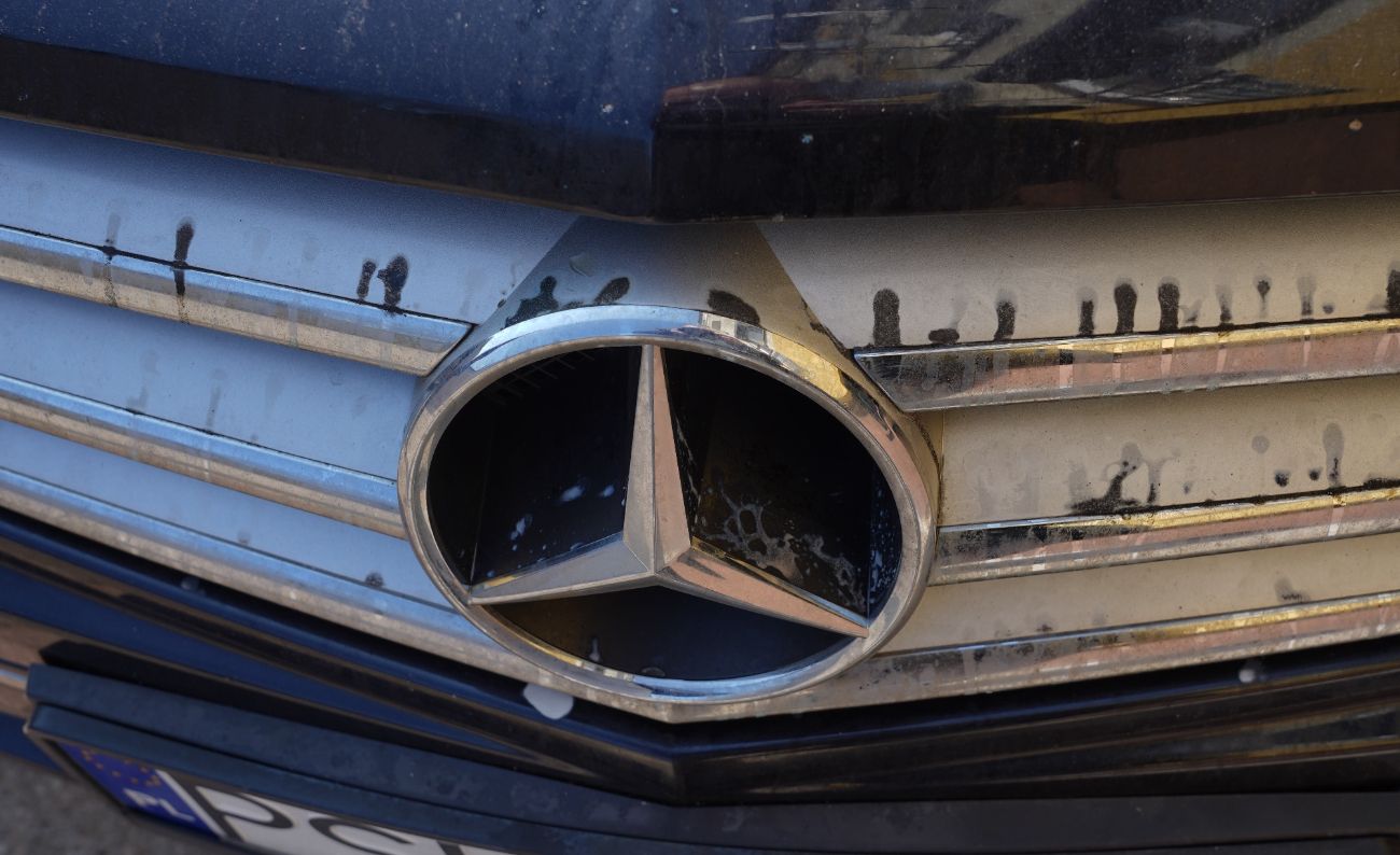 Parkował pod blokiem, teraz ma problem. „Jestem pewien, że to on”