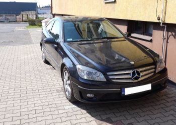 Parkował pod blokiem, teraz ma problem. „Jestem pewien, że to on”