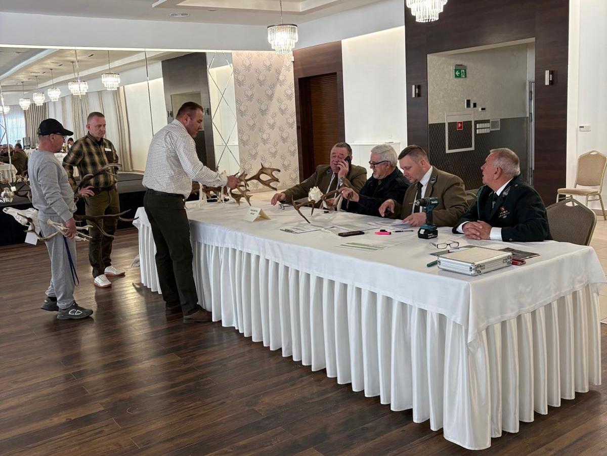 Komisja oceniła prawidłowość odstrzału. Dwa medale dla myśliwych z naszego powiatu