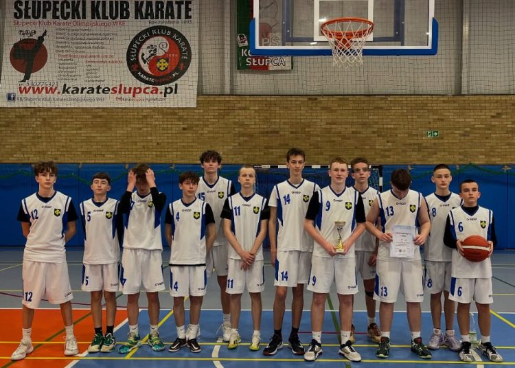 Trójka ponownie druga