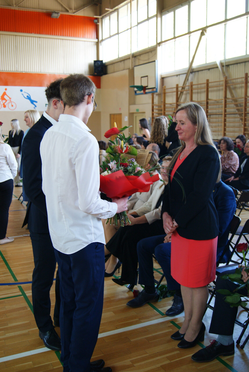 „Ucz się tak, jakbyś miał żyć wiecznie”. Dzień Absolwenta w LO