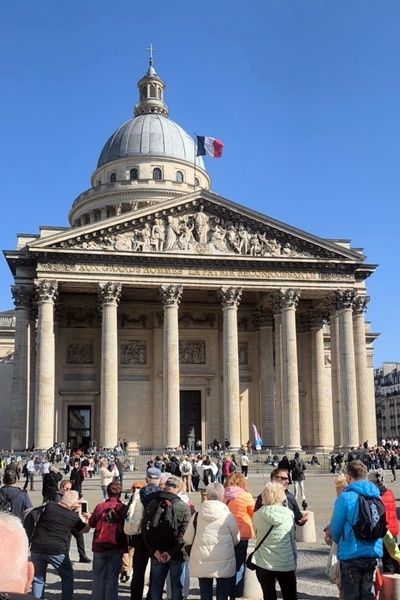 Strzałkowianie na wycieczce. Zwiedzili Paryż