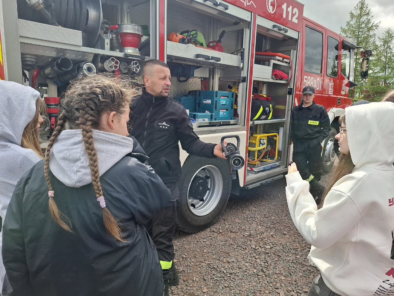 Spotkanie uczniów ze strażakami w Młodojewie