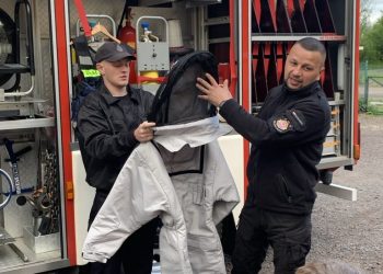 Spotkanie uczniów ze strażakami w Młodojewie