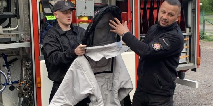 Spotkanie uczniów ze strażakami w Młodojewie