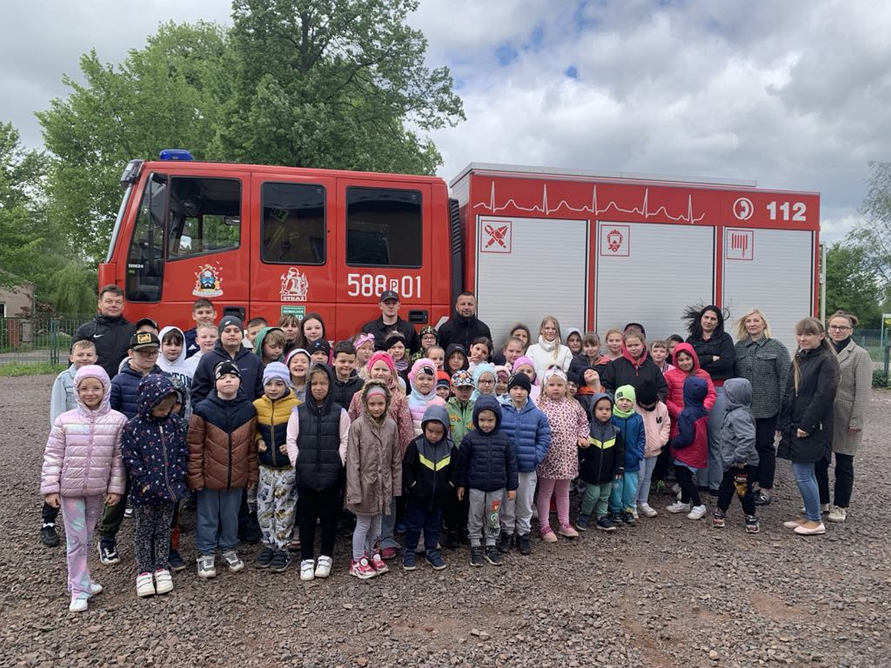 Spotkanie uczniów ze strażakami w Młodojewie