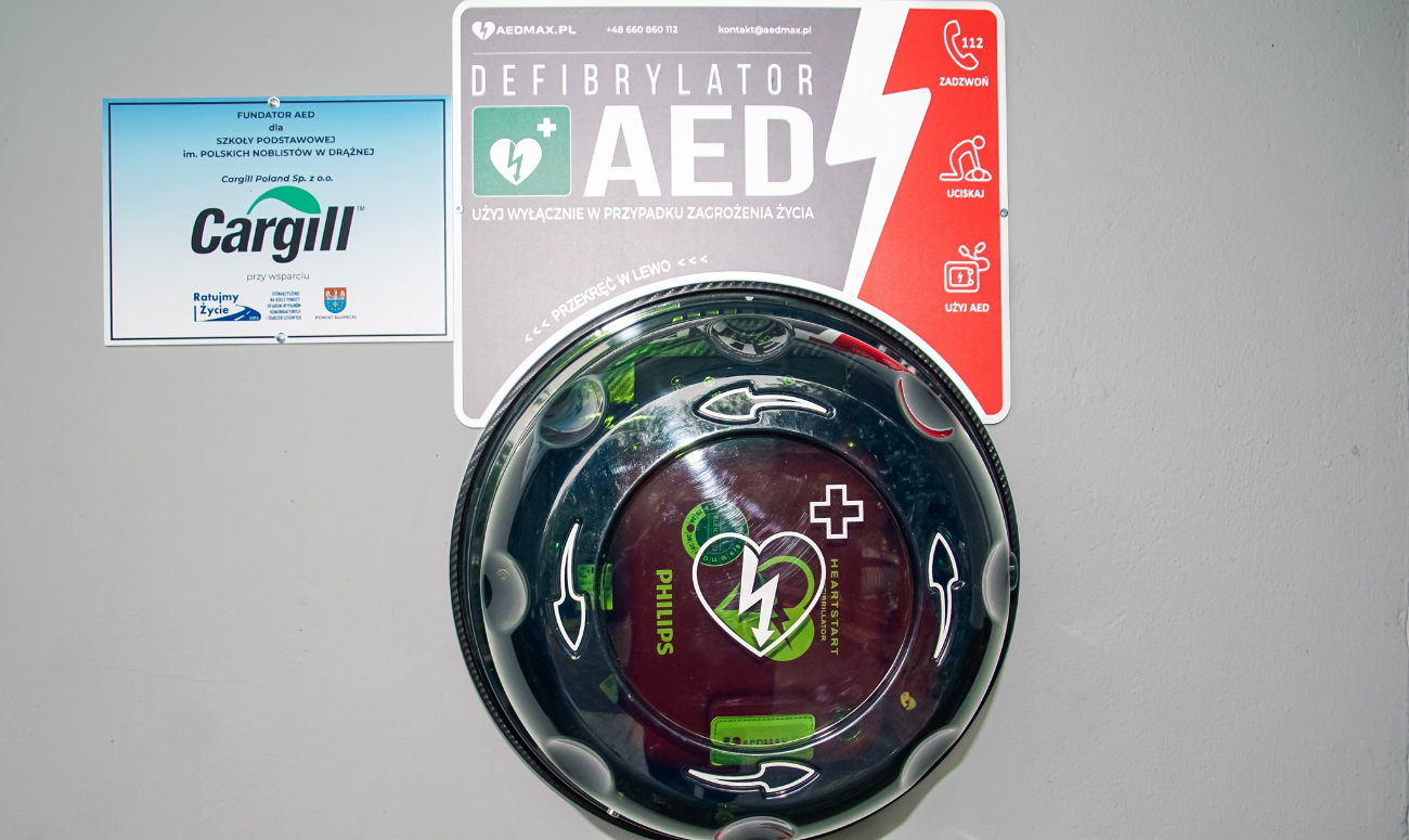 To urządzenie ratuje życie. Dziś trafiło do szkoły w Drążnej