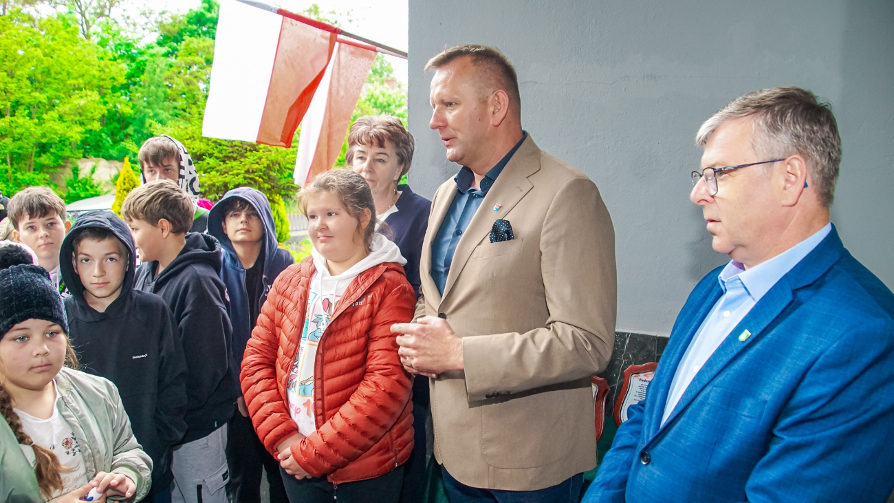 To urządzenie ratuje życie. Dziś trafiło do szkoły w Drążnej
