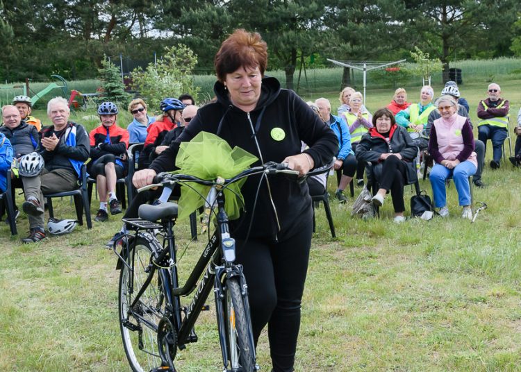 Seniorzy wyruszyli w rajd. Można było wygrać rower