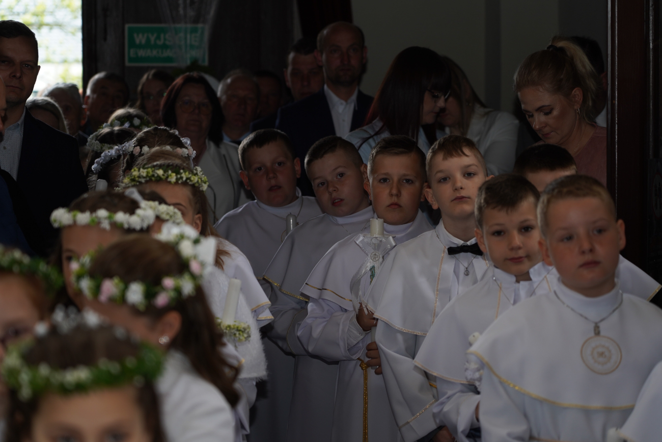 Komunia w Ostrowitem ZDJĘCIA