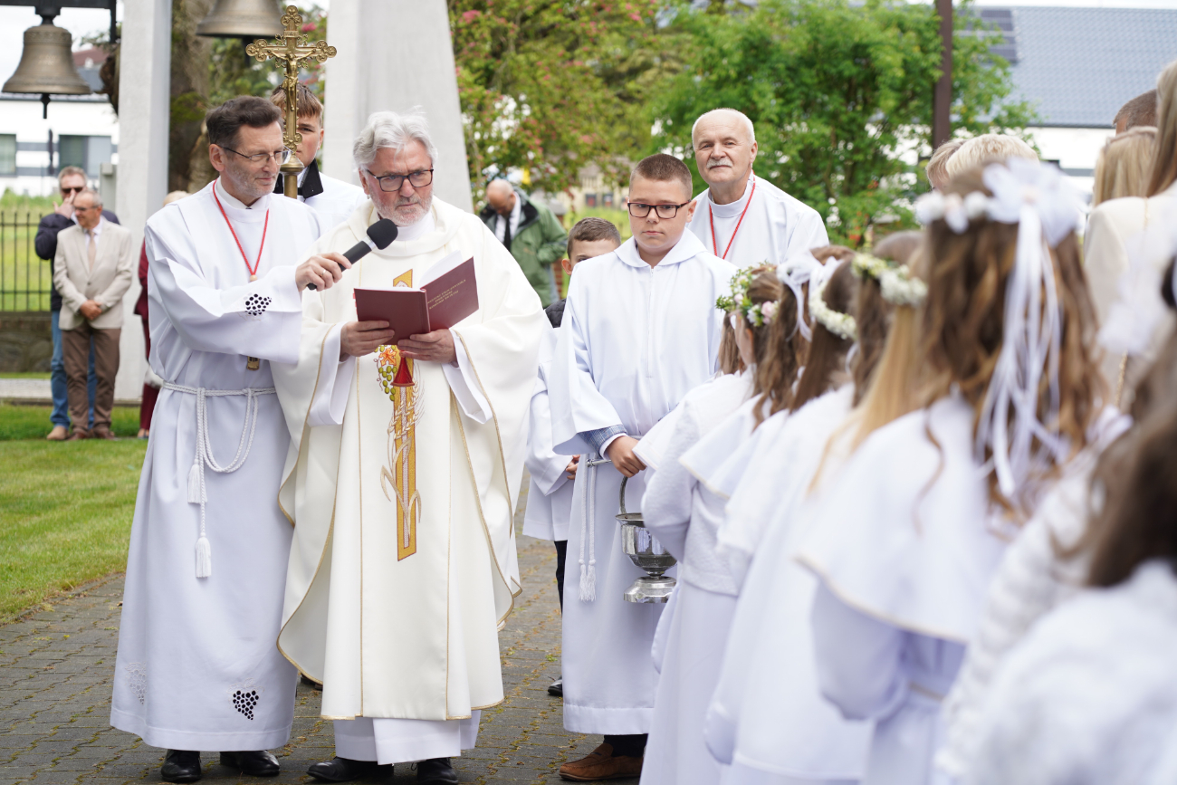 Komunia w Ostrowitem ZDJĘCIA