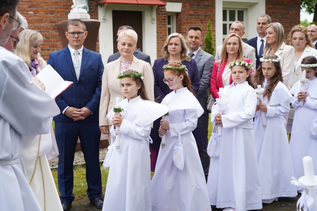 Komunia w Ostrowitem ZDJĘCIA