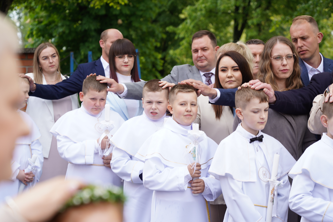 Komunia w Ostrowitem ZDJĘCIA