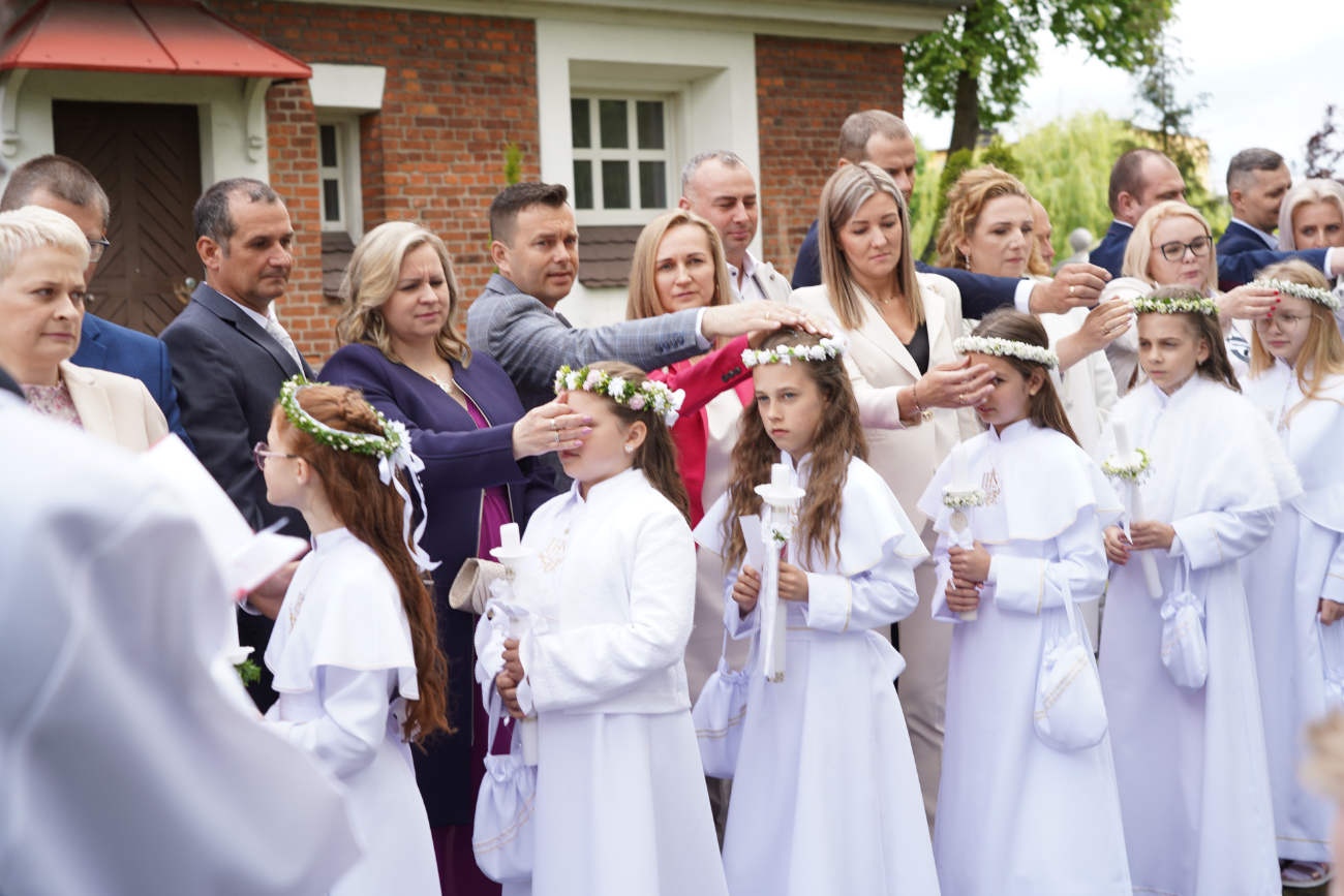Komunia w Ostrowitem ZDJĘCIA