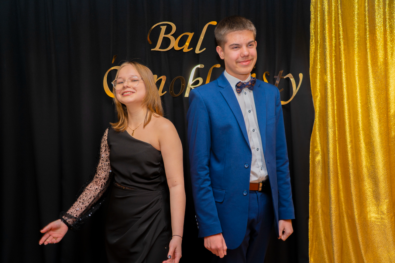 To był wyjątkowy bal. Zobacz, jak bawili się ósmoklasiści z Jedynki