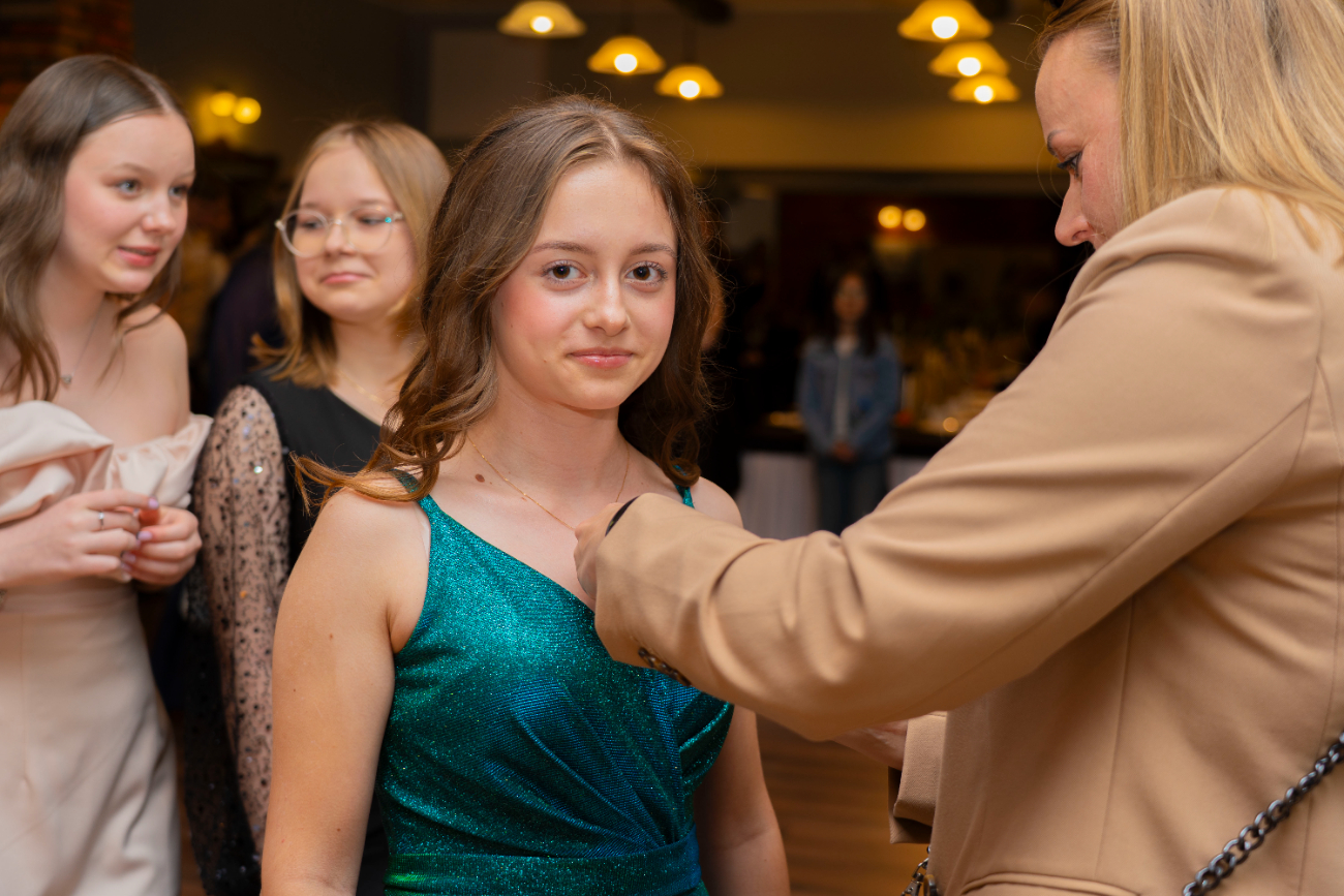 To był wyjątkowy bal. Zobacz, jak bawili się ósmoklasiści z Jedynki