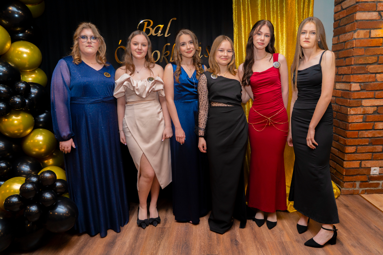 To był wyjątkowy bal. Zobacz, jak bawili się ósmoklasiści z Jedynki