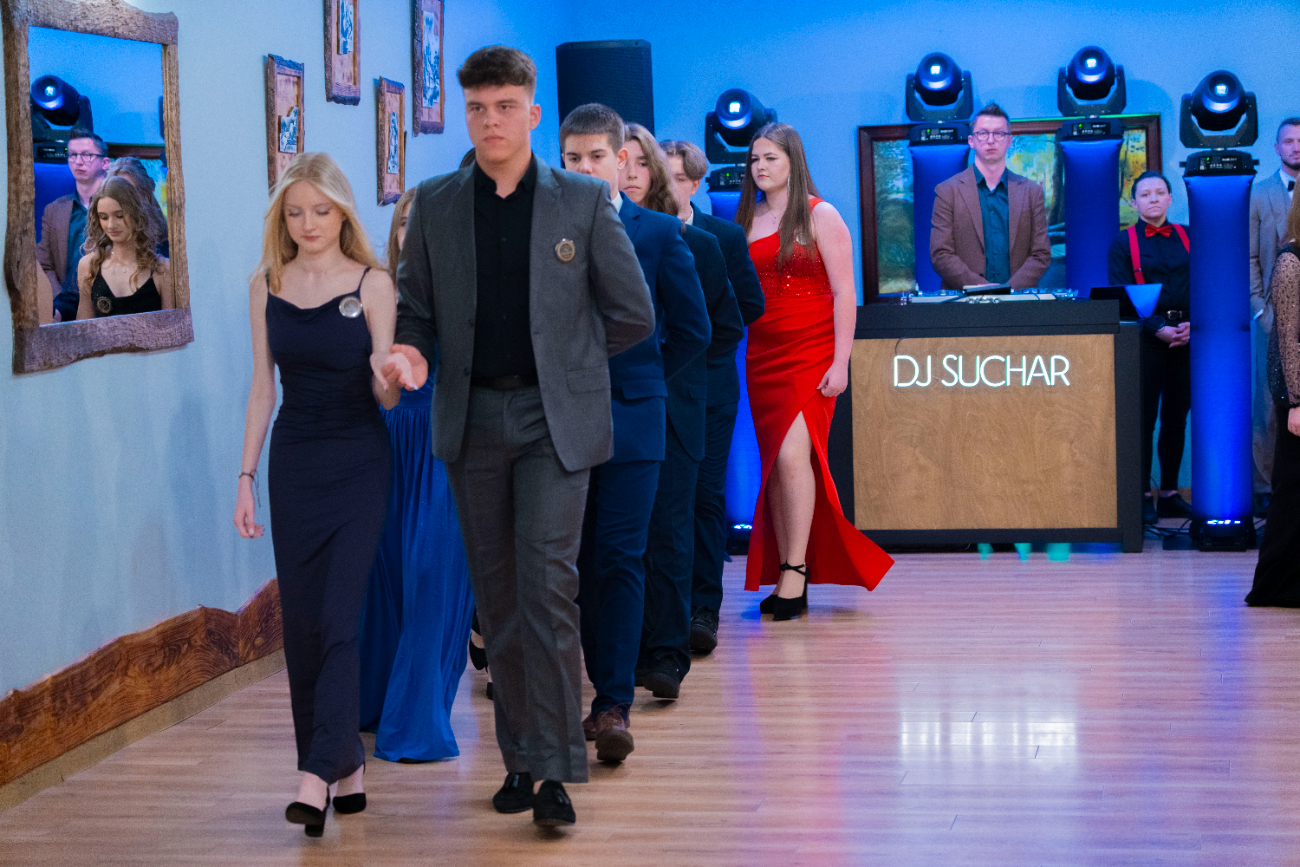 To był wyjątkowy bal. Zobacz, jak bawili się ósmoklasiści z Jedynki