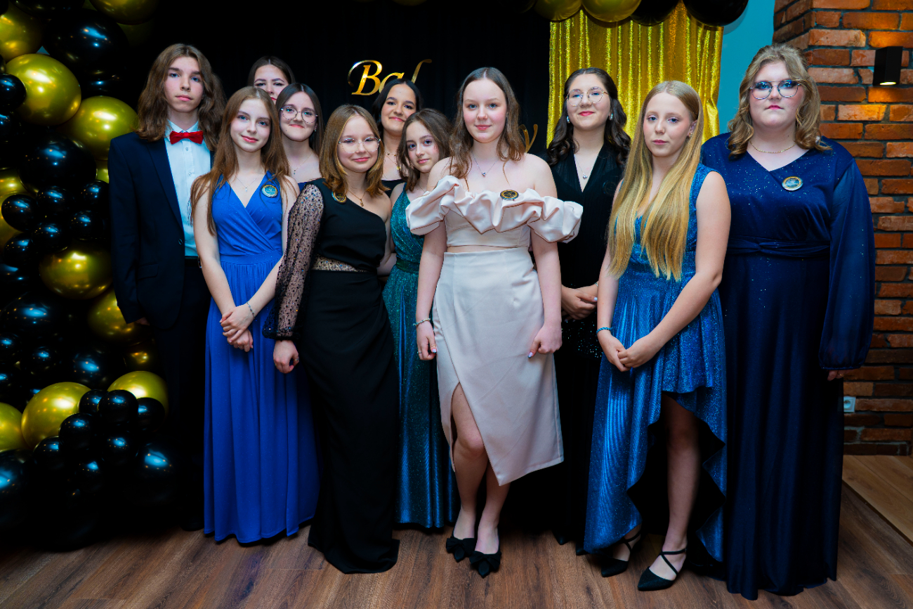 To był wyjątkowy bal. Zobacz, jak bawili się ósmoklasiści z Jedynki